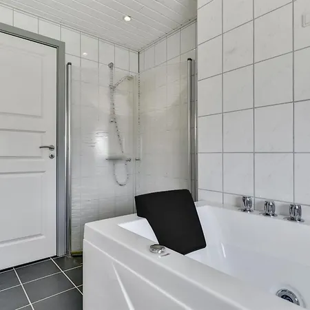 Katrina - 50m To The Fjord By Interhome *